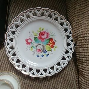 PRETTY FLORAL 11 INCH RETICULATED DISH